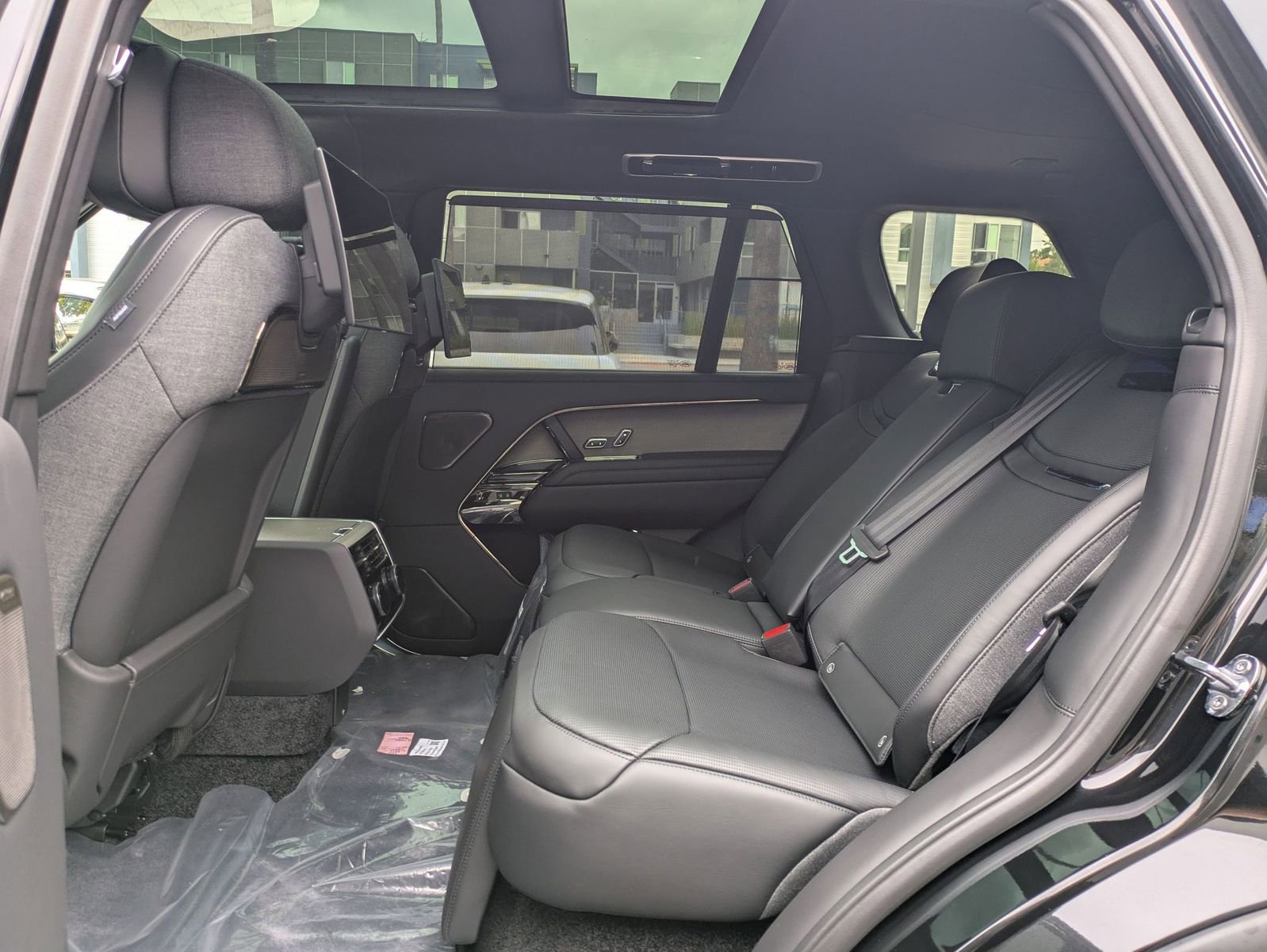 New 2026 Land Rover Range Rover SV AWD/4WD image 30