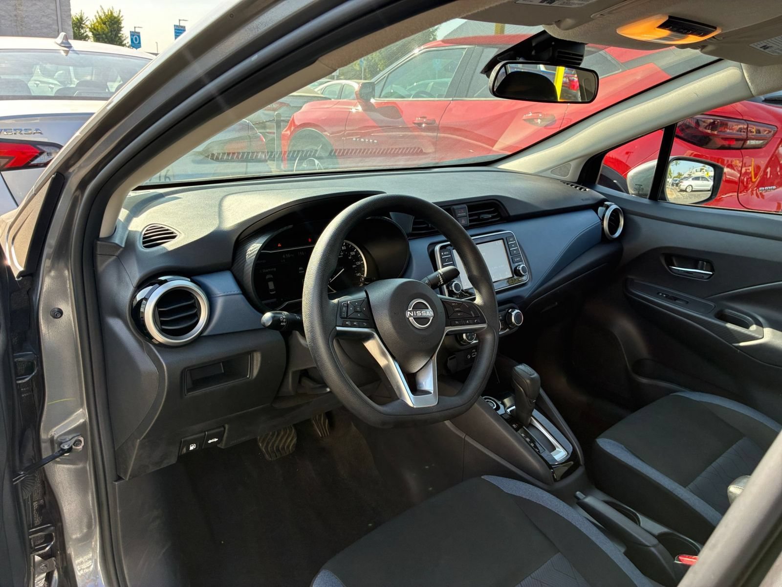 Used 2025 Nissan Versa SV FWD image 31