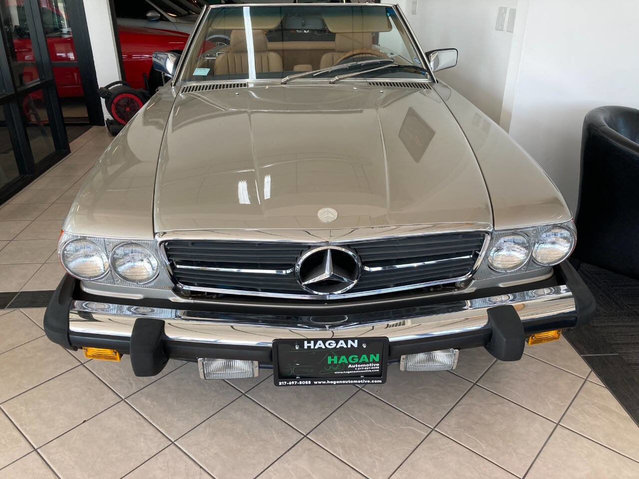 Used 1988 Mercedes-Benz 560 SL image 2