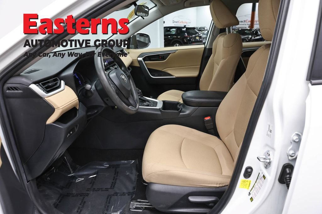 Used 2023 Toyota RAV4 LE AWD/4WD image 13