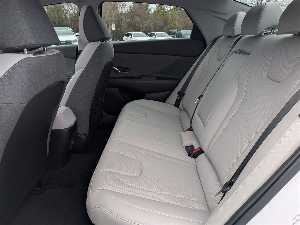 Certified 2025 Hyundai Elantra Limited image 12