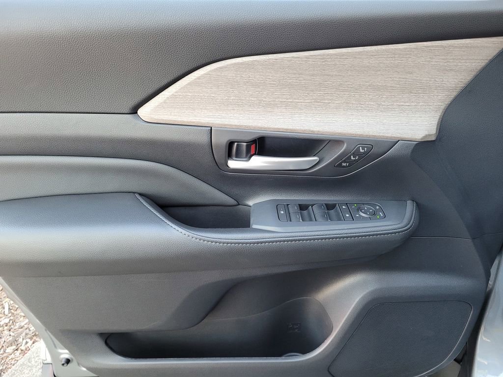 Used 2026 Toyota Grand Highlander AWD Hybrid image 23