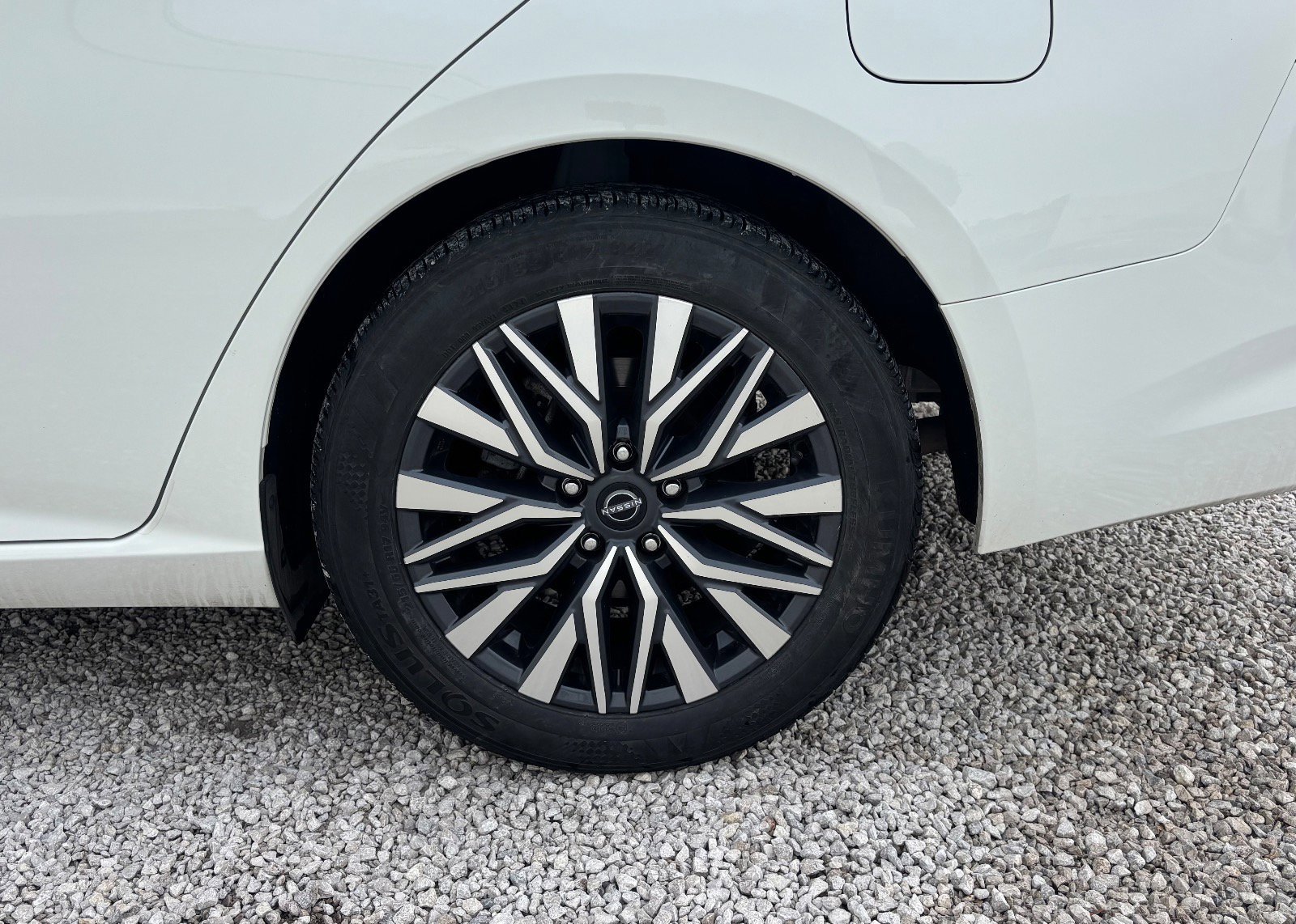 Used 2025 Nissan Altima 2.5 SV image 15