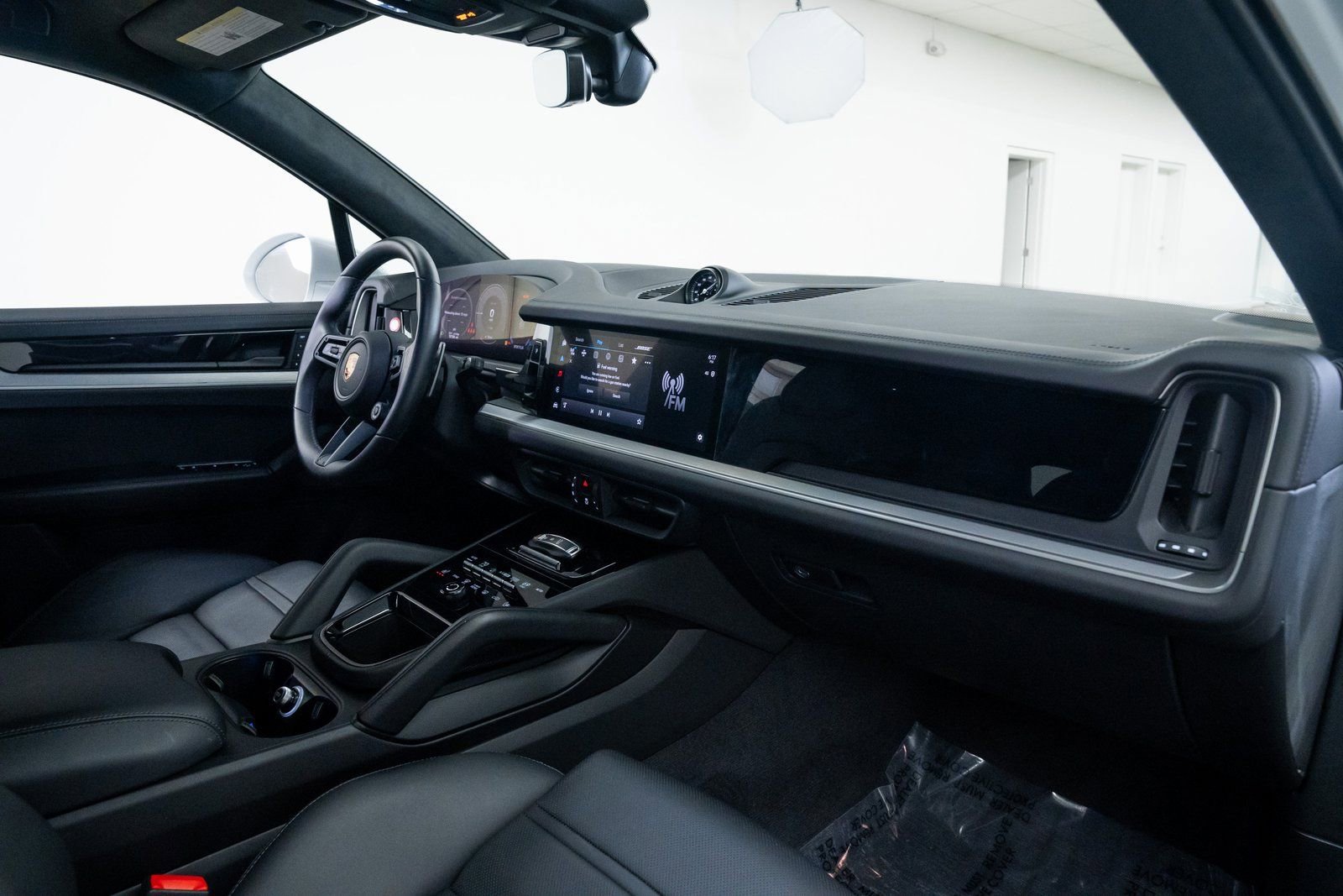 Used 2024 Porsche Cayenne Turbo AWD/4WD image 30