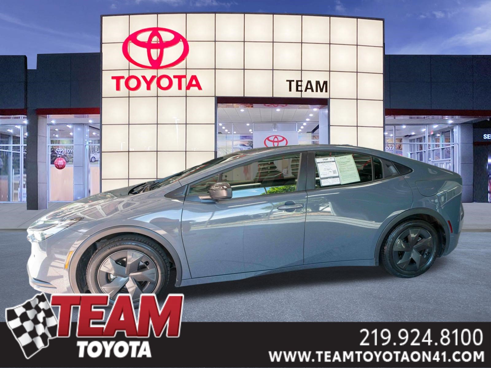 Used 2025 Toyota Prius LE FWD image 1
