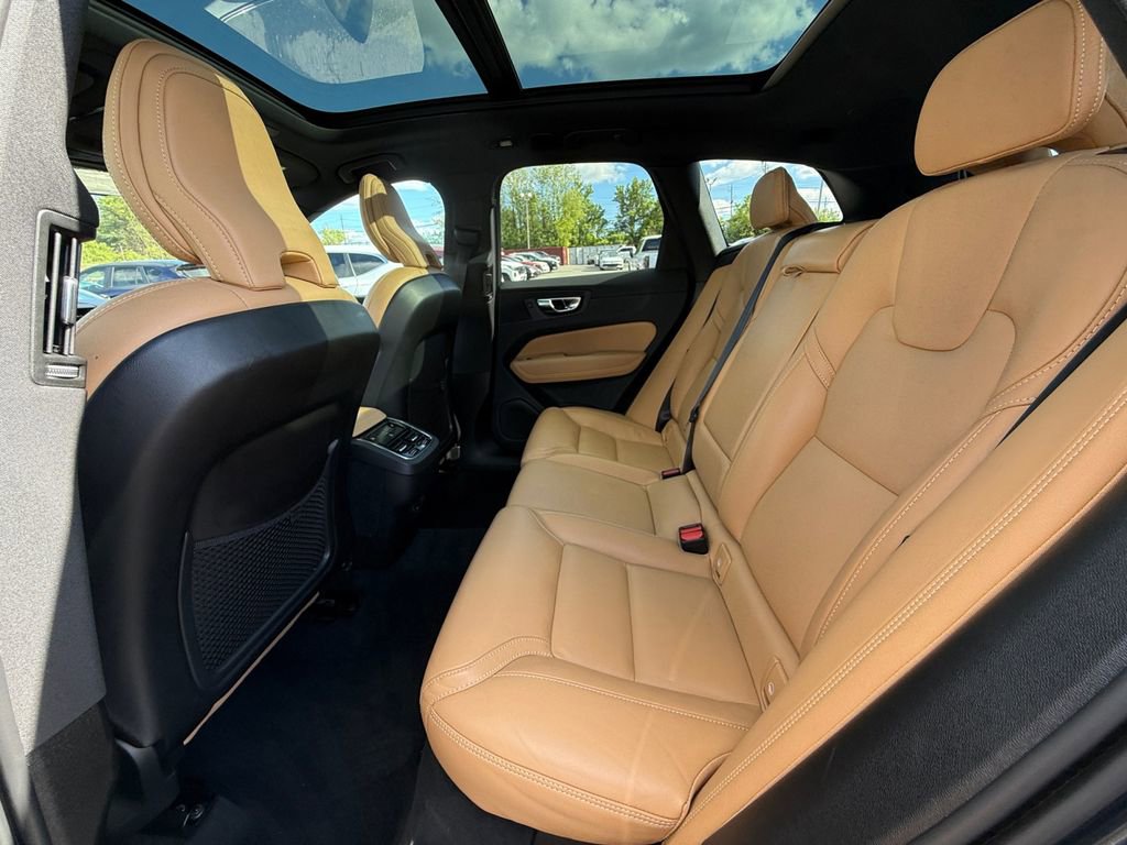 Used 2022 Volvo XC60 B5 Inscription w/ Advanced Package image 25