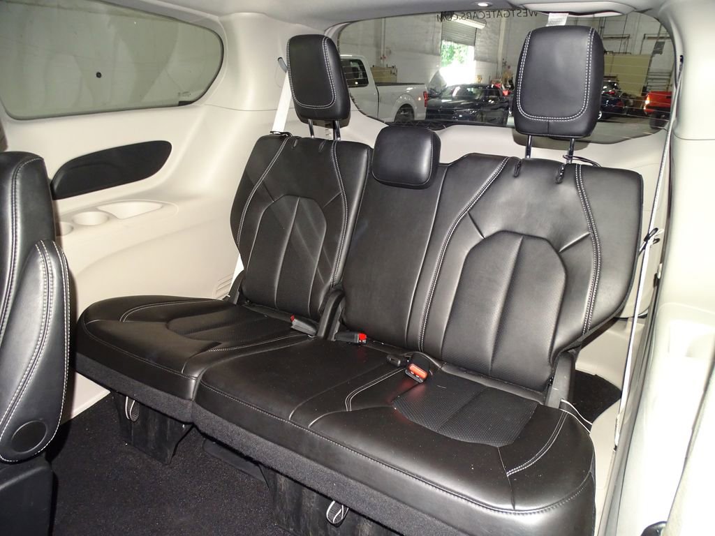 Used 2024 Chrysler Pacifica Touring-L image 13