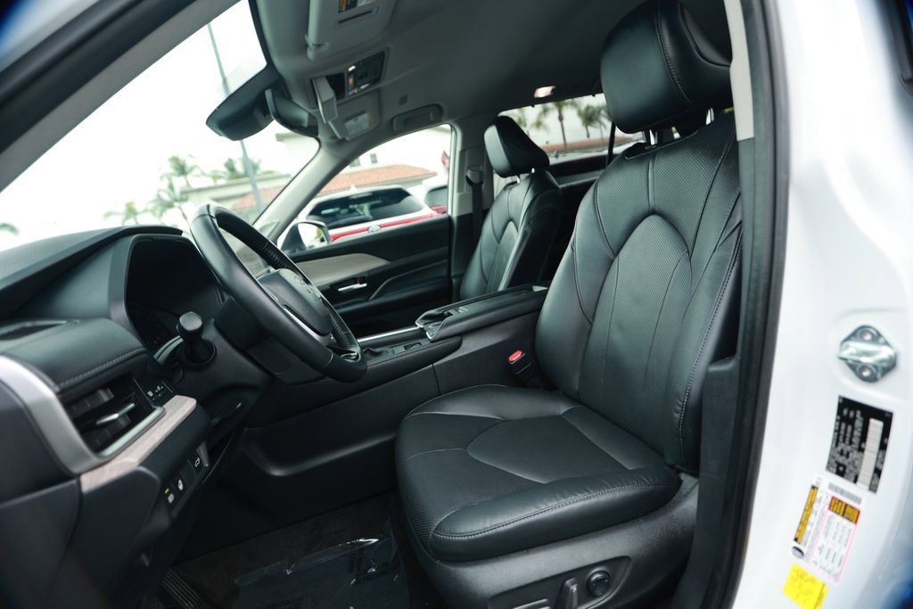 Used 2024 Toyota Grand Highlander Limited image 17