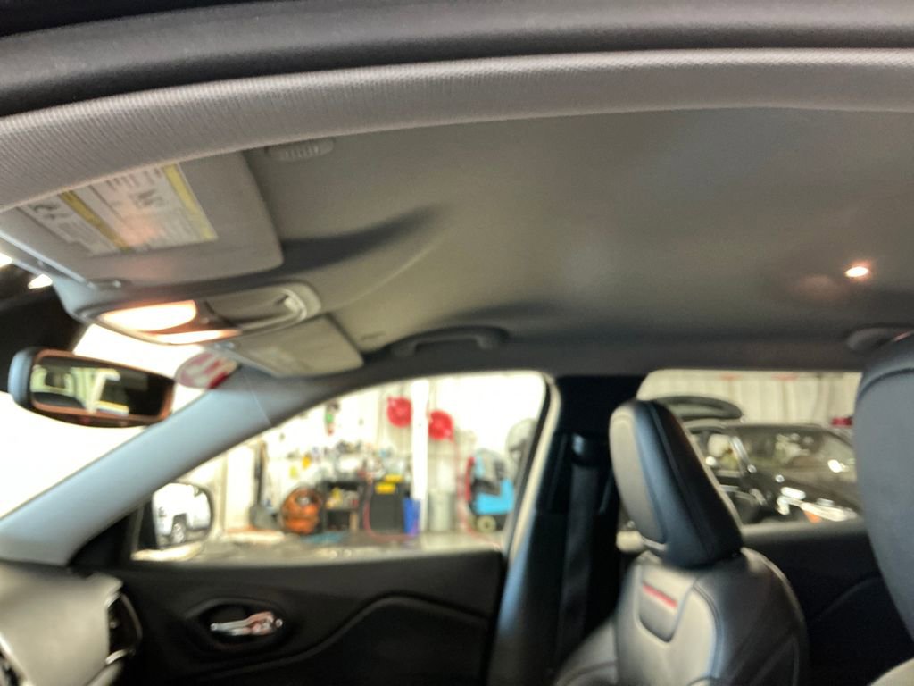 Certified 2022 Jeep Cherokee Trailhawk AWD/4WD image 13