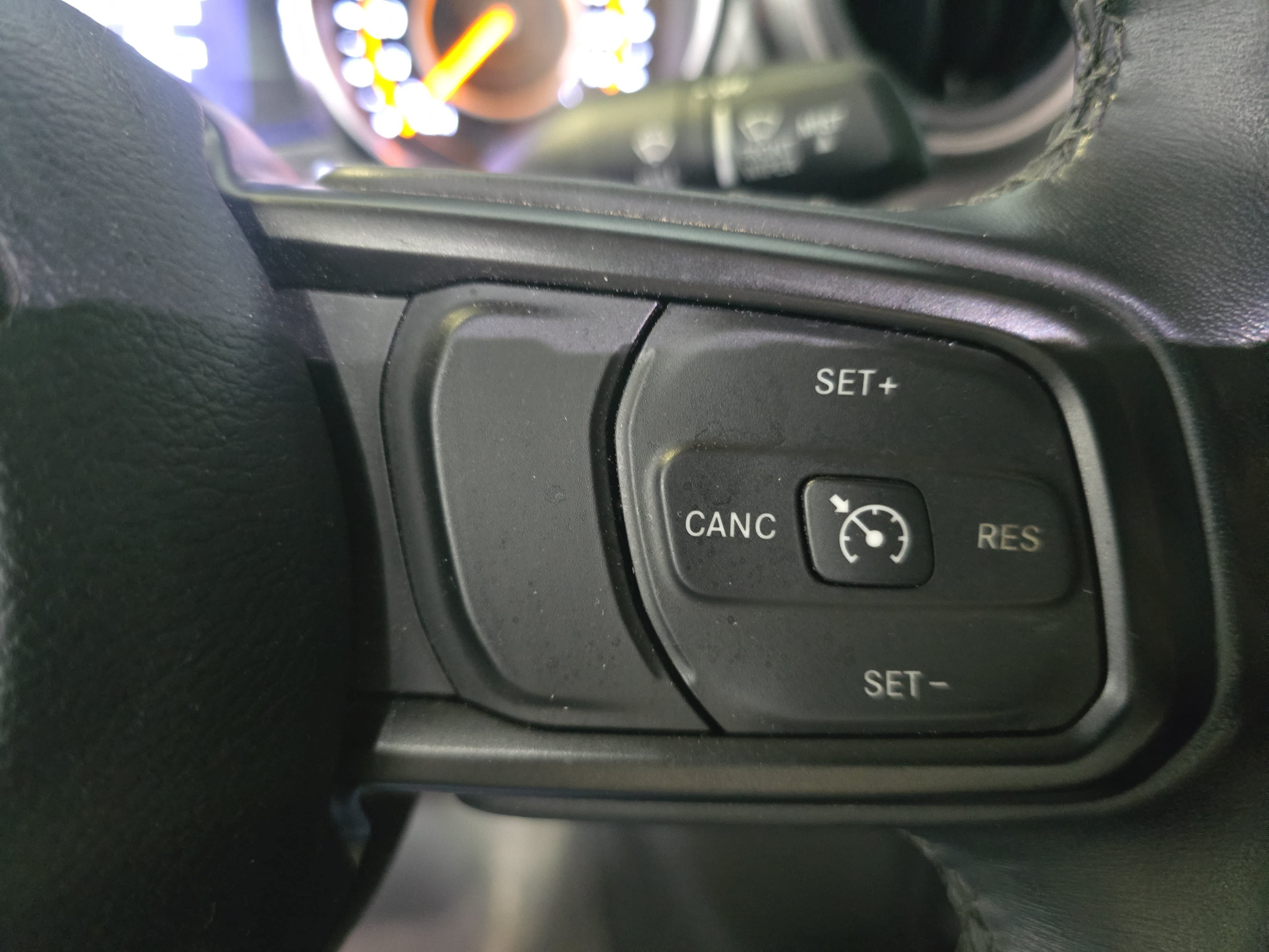 Used 2022 Jeep Gladiator Sport AWD/4WD image 15