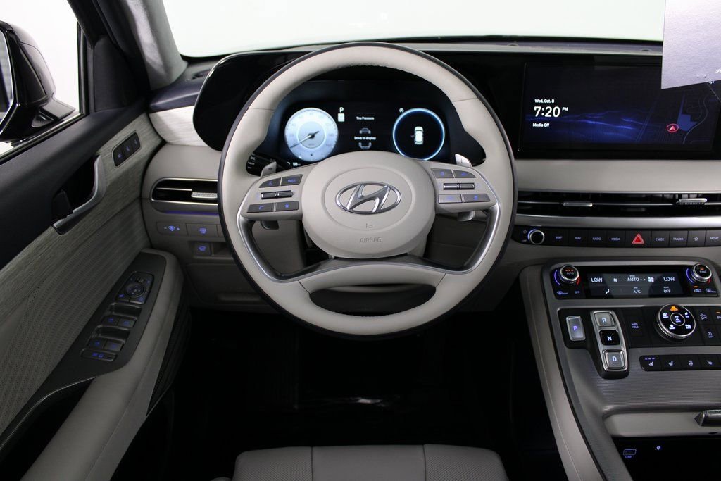Used 2023 Hyundai Palisade Calligraphy image 4