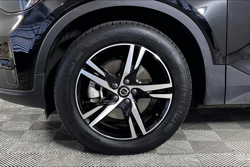 Used 2023 Volvo XC40 B5 Plus AWD/4WD image 8