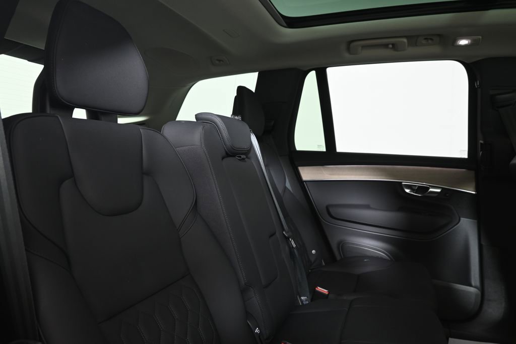 Used 2025 Volvo XC90 B5 Plus w/ Protection Package Premier image 34