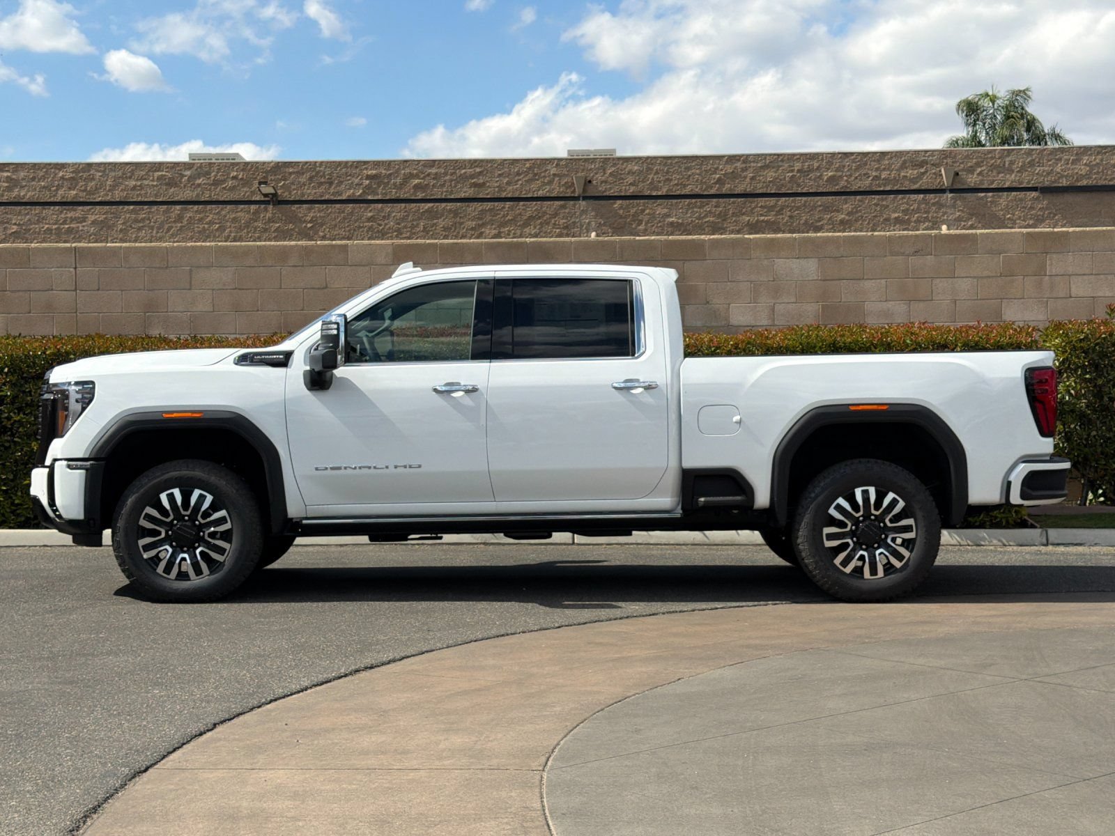 New 2026 GMC Sierra 2500 Denali Ultimate AWD/4WD image 7