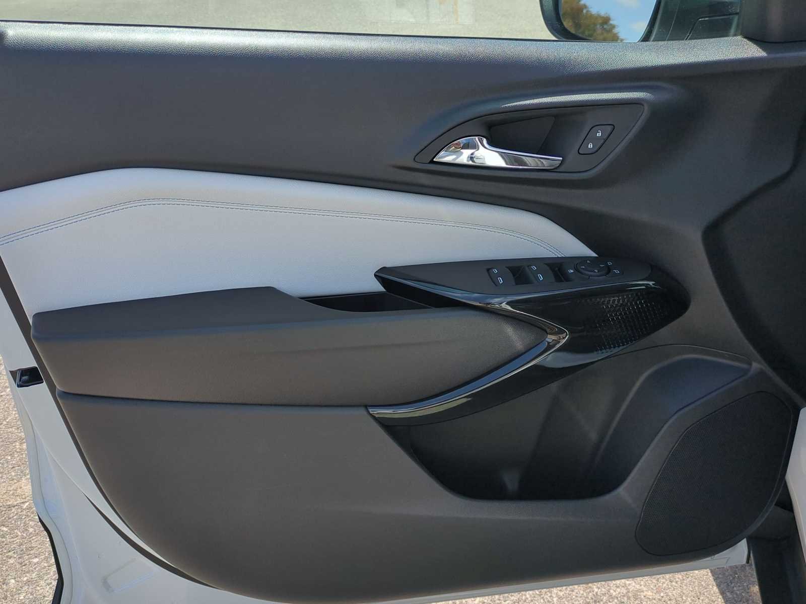 New 2026 Chevrolet Trax LT w/ Midnight Edition FWD image 10