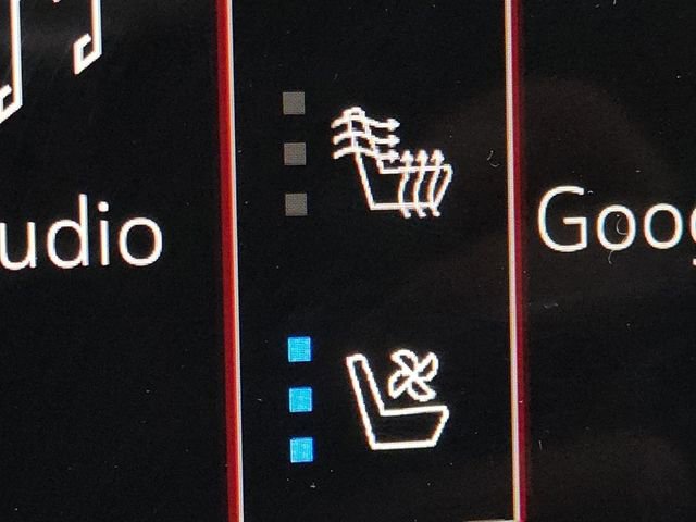 Used 2025 GMC Acadia AT4 w/ Luxury Package image 7