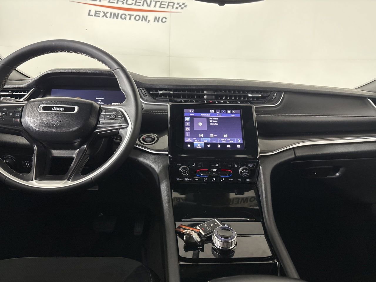 Used 2023 Jeep Grand Cherokee L Laredo image 25