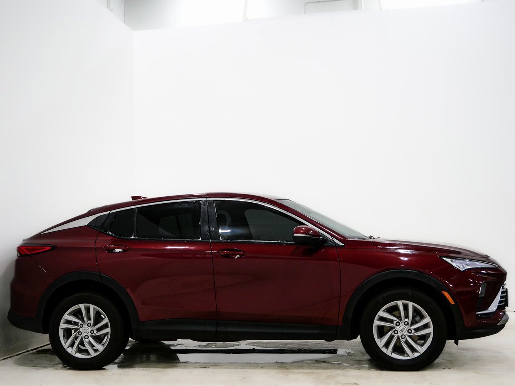 Used 2025 Buick Envista Preferred w/ Convenience II Package image 4