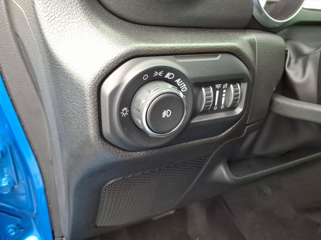 Used 2022 Jeep Wrangler Unlimited Sahara AWD/4WD image 27