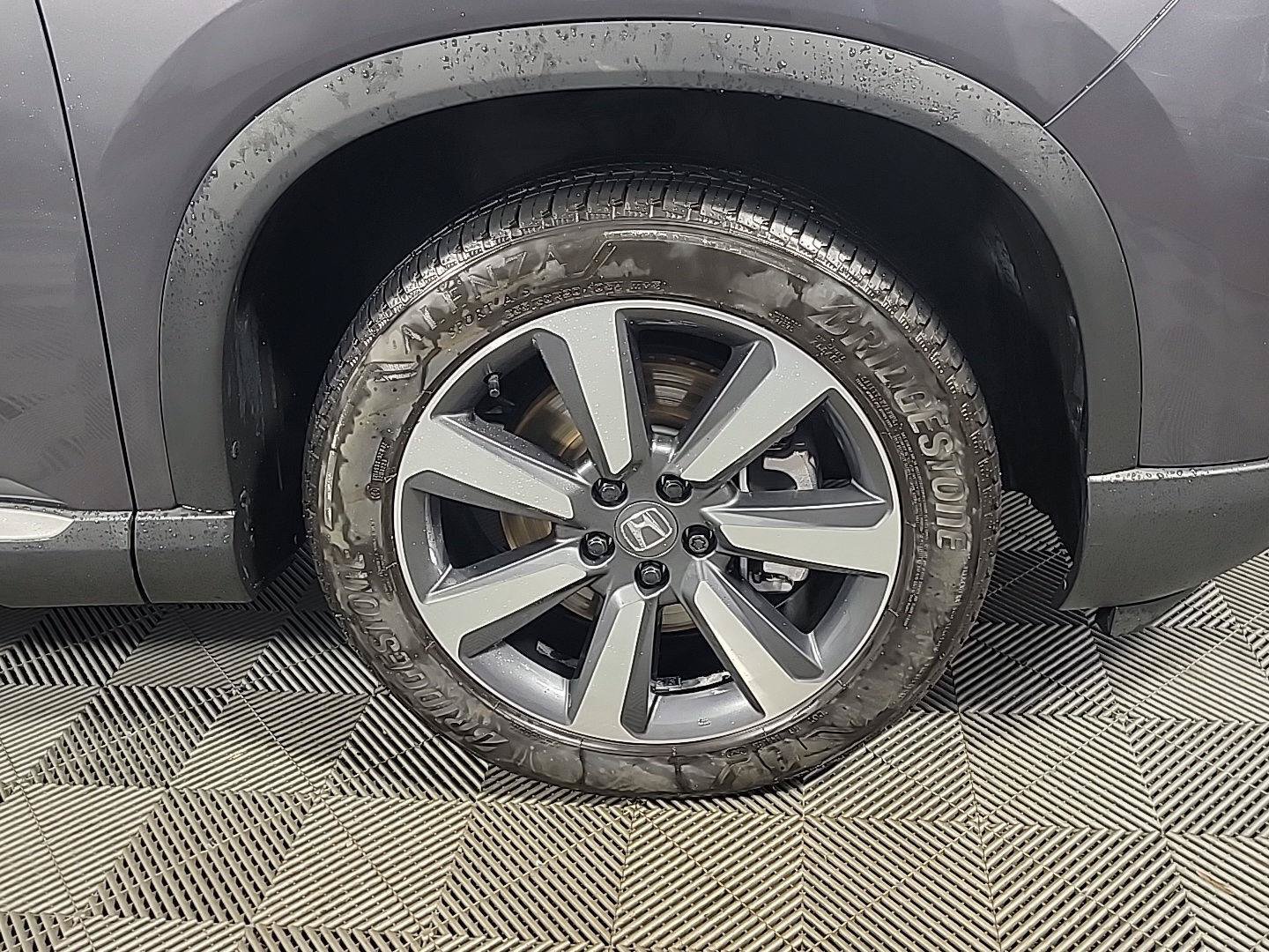 Certified 2025 Honda Pilot Touring image 3