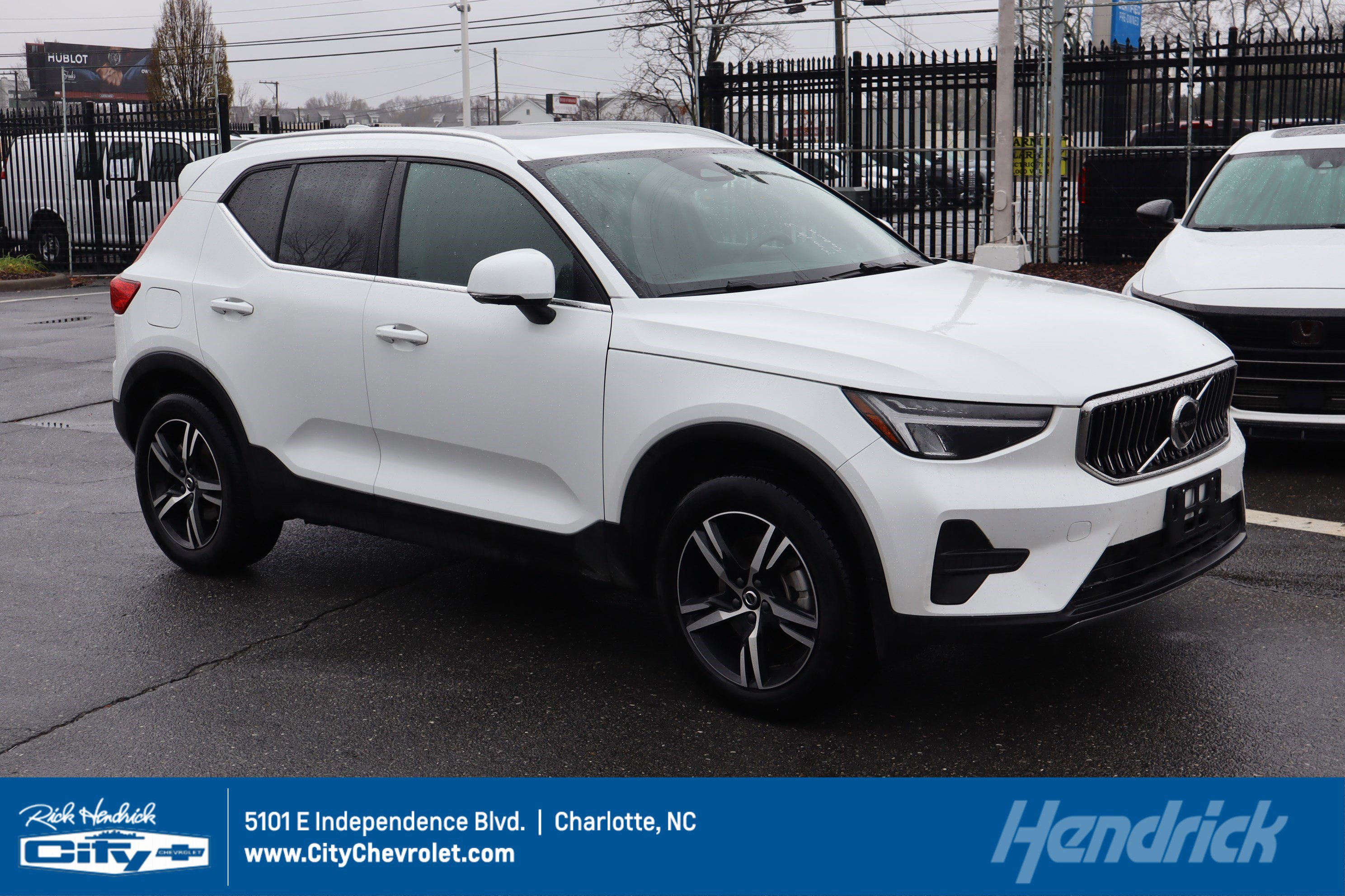 Used 2025 Volvo XC40 B5 Core
