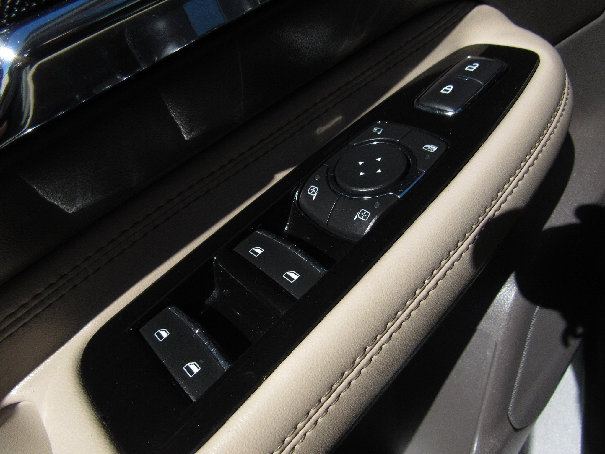 Used 2020 Lincoln Corsair Reserve image 25