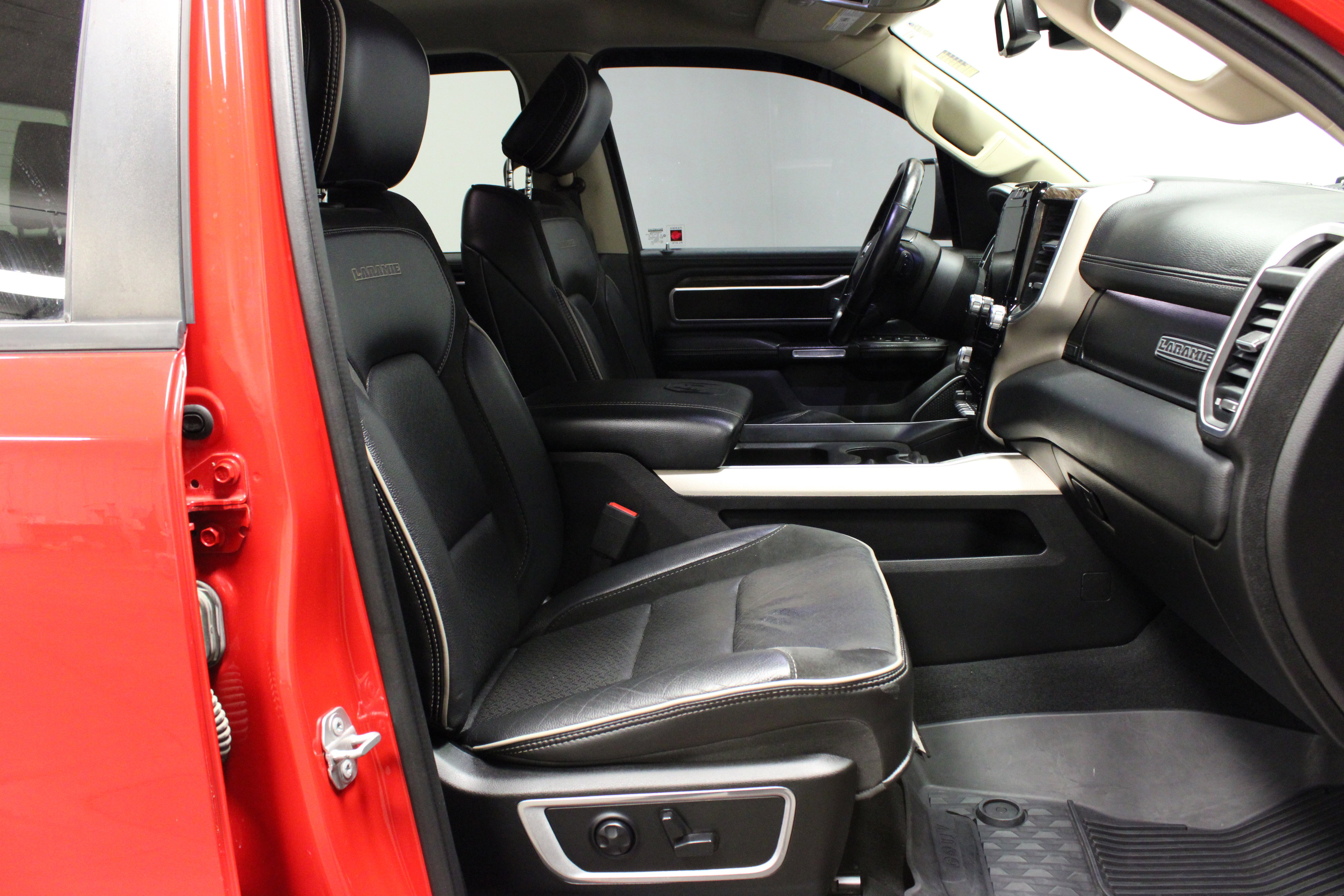 Used 2019 RAM 1500 Laramie image 16