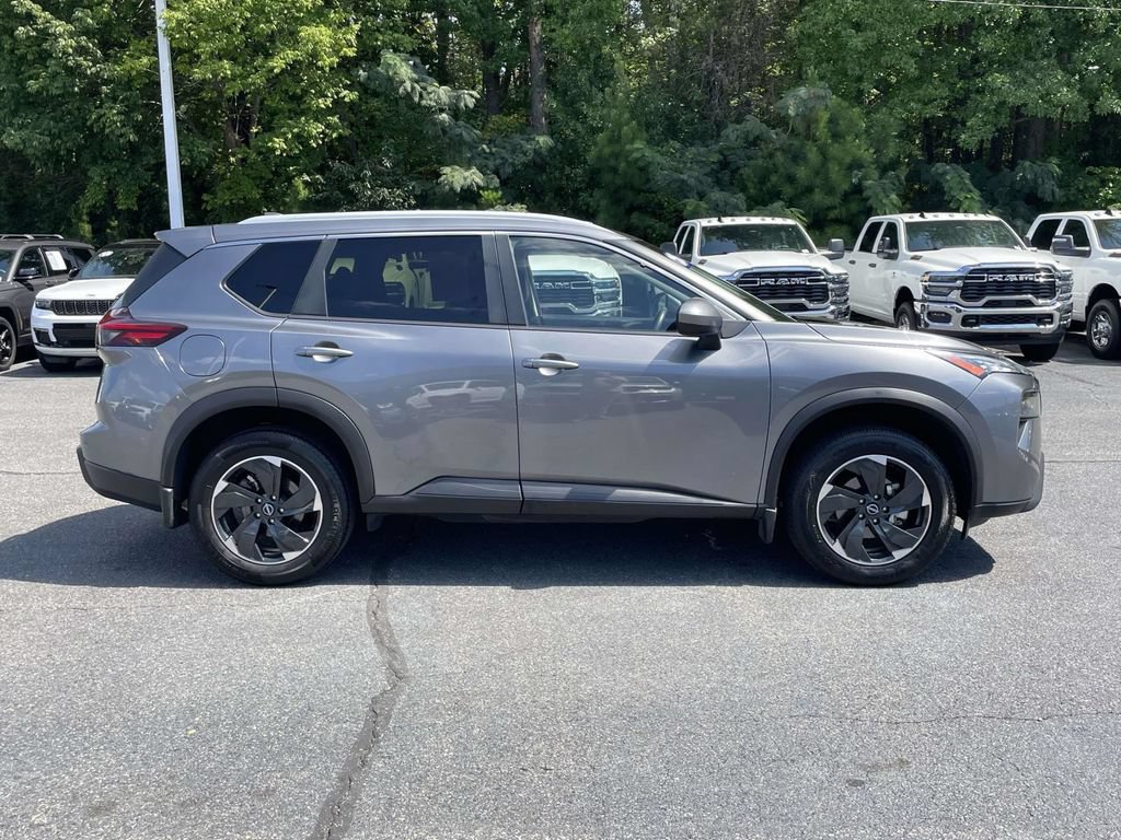 Used 2025 Nissan Rogue SV w/ SV Premium Package FWD image 9