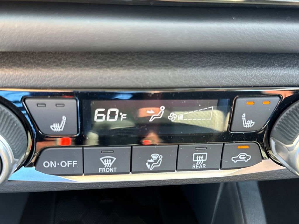 New 2025 Nissan Versa SR w/ Trunk Package image 21