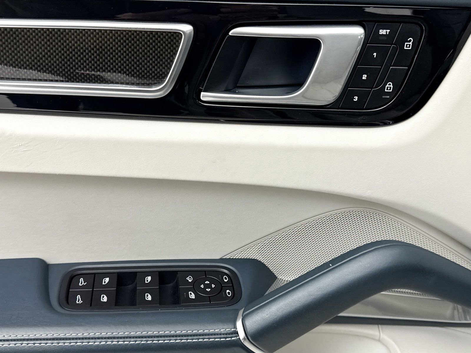 Used 2022 Porsche Cayenne Turbo image 39