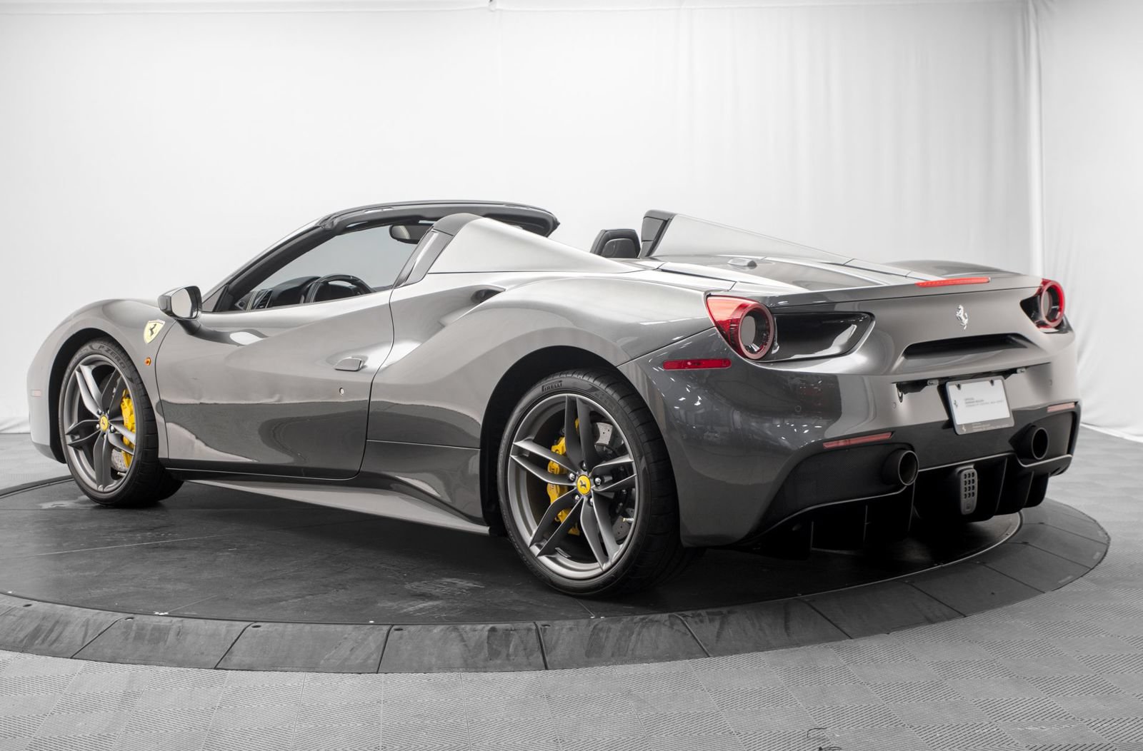 Used 2017 Ferrari 488 Spider RWD image 5