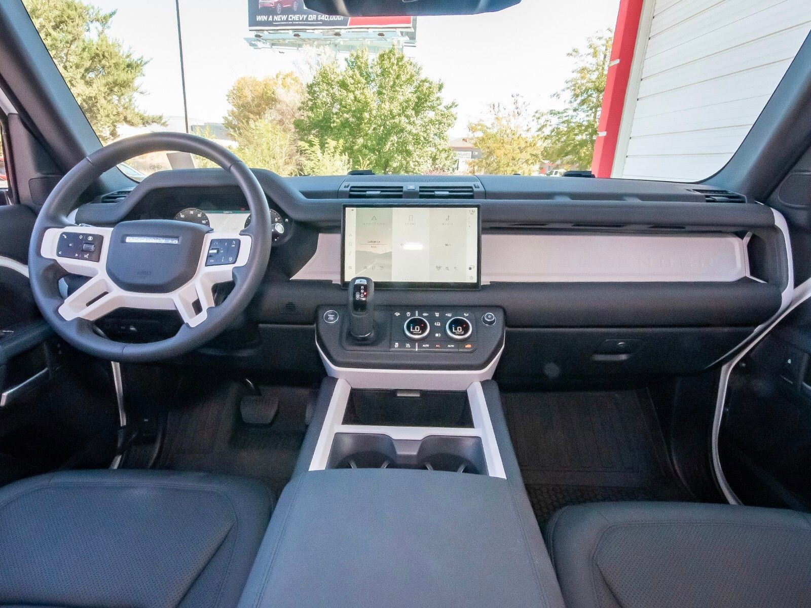 Used 2025 Land Rover Defender 90 S image 40