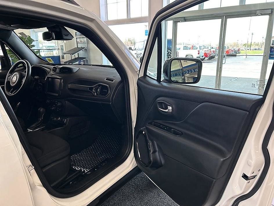 Used 2022 Jeep Renegade Altitude w/ Convenience Group image 26