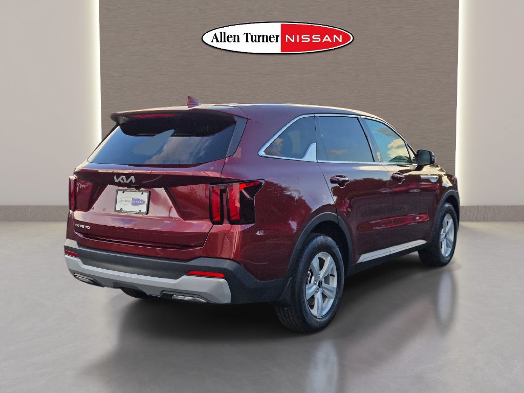 Used 2025 Kia Sorento LX FWD image 7