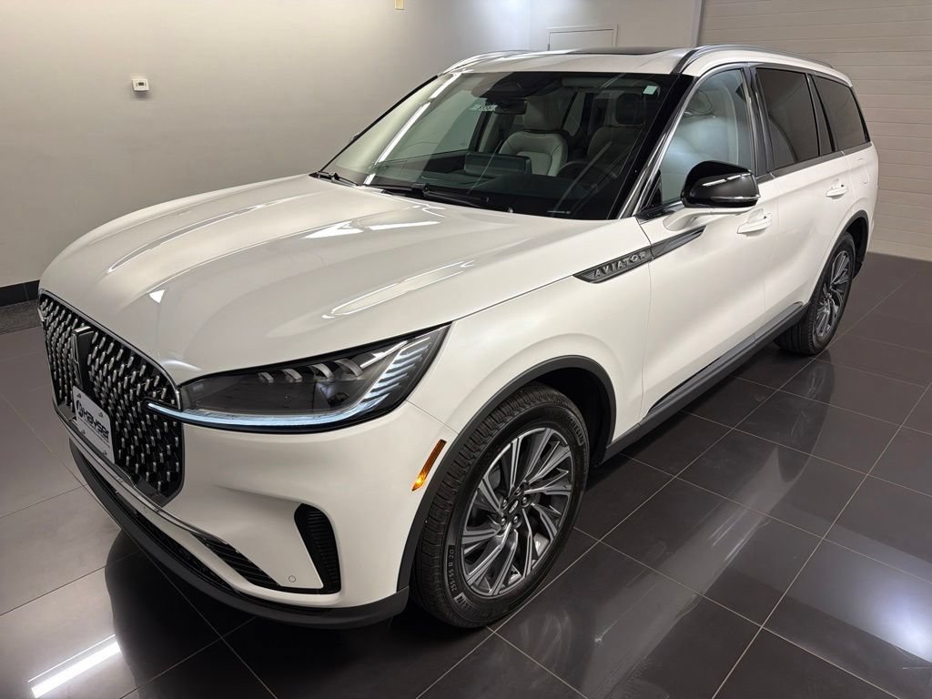 New 2026 Lincoln Aviator AWD image 3