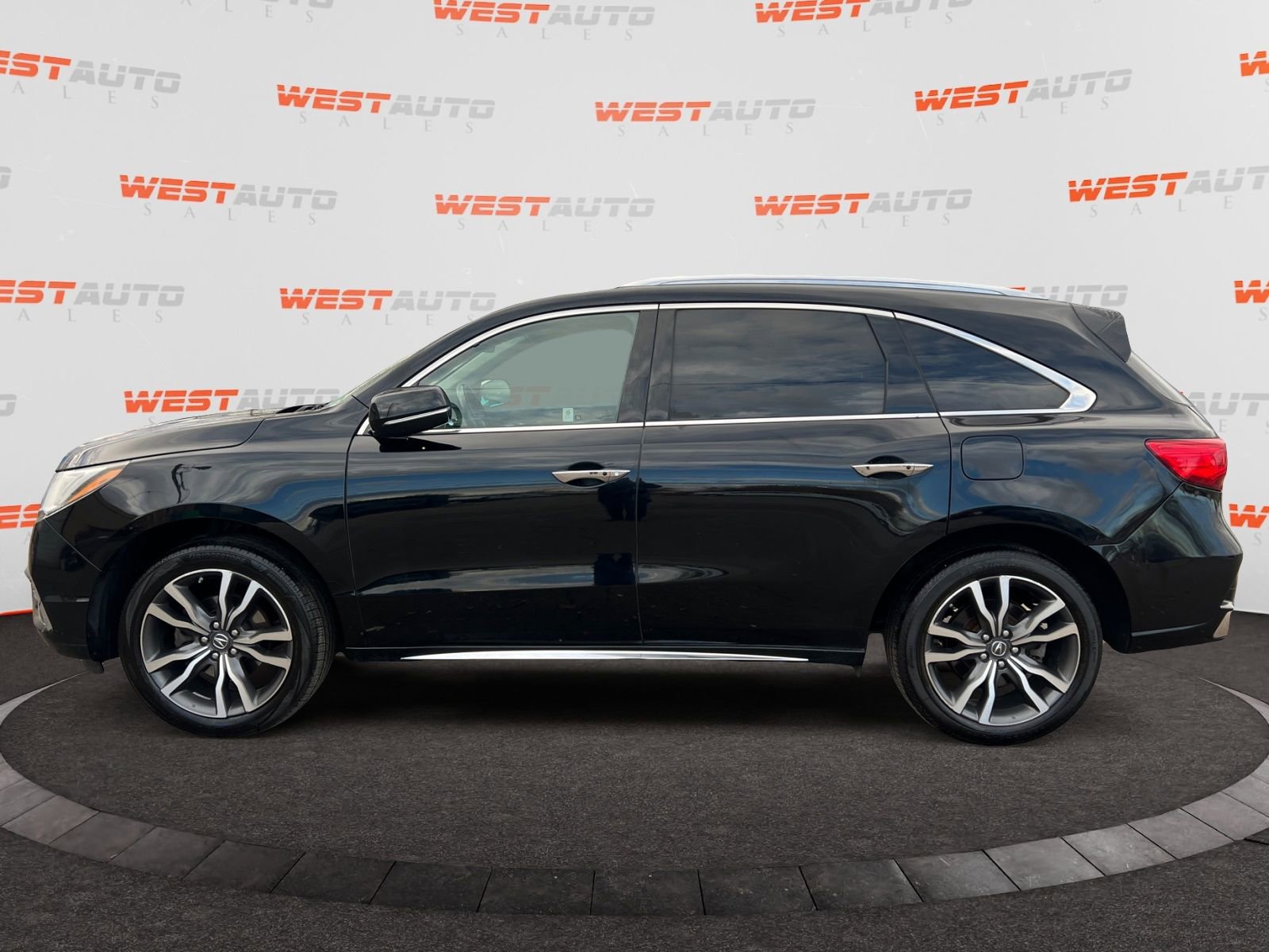 Used 2019 Acura MDX w/ Advance & Entertainment image 2