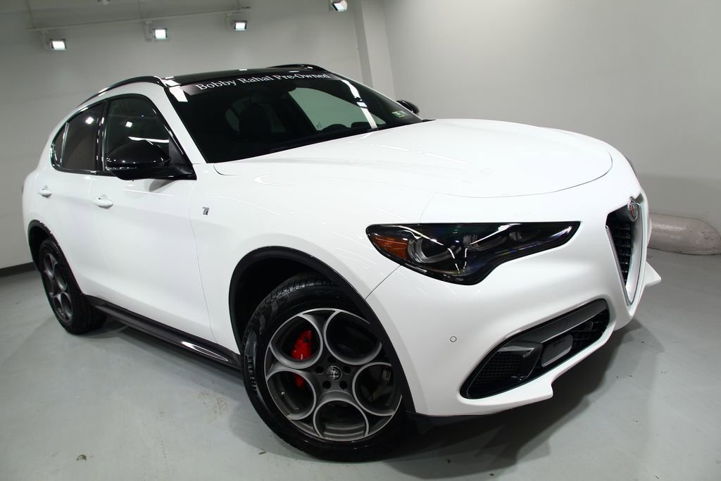 Used 2024 Alfa Romeo Stelvio Ti image 8
