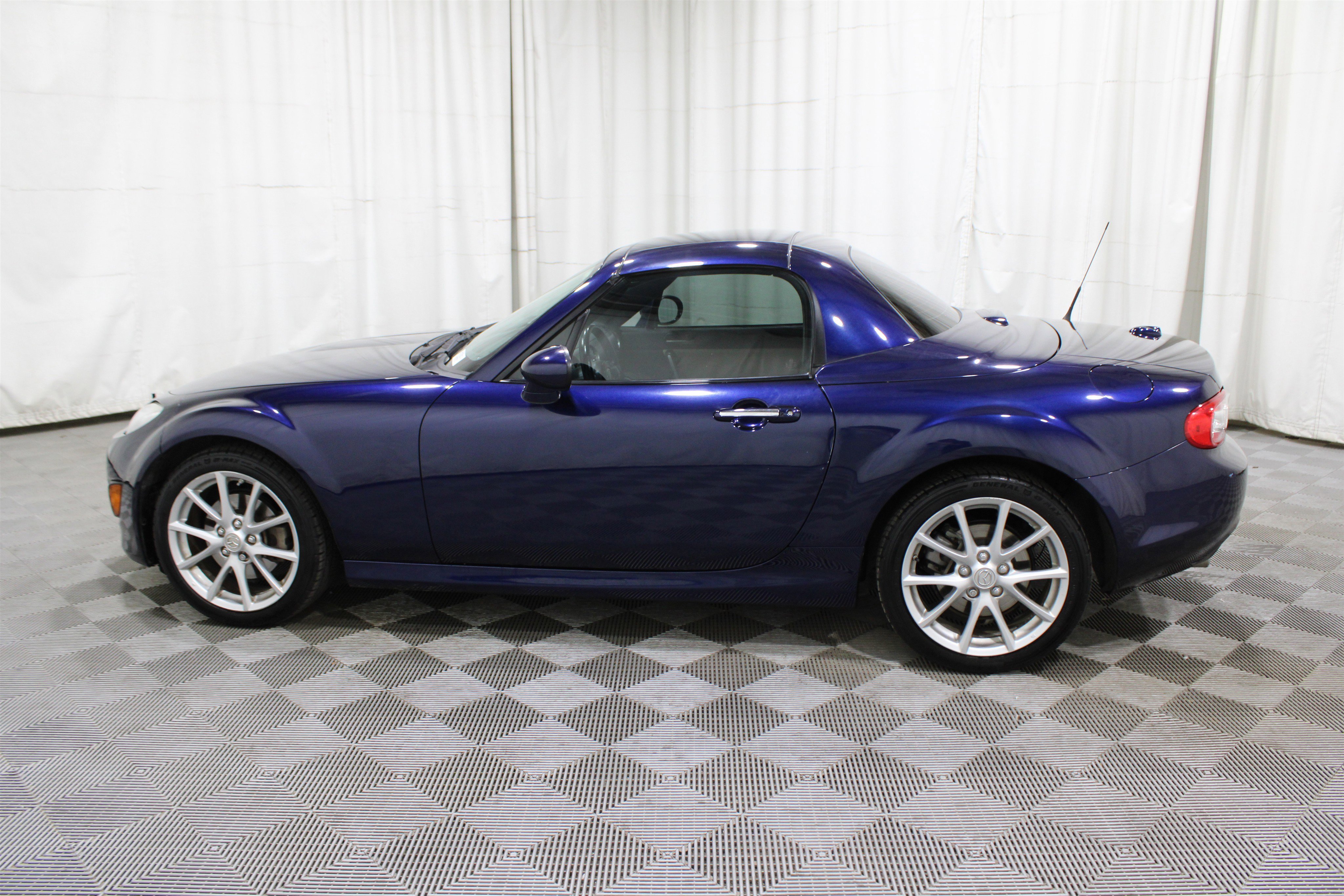 Used 2010 MAZDA MX-5 Miata Grand Touring w/ Premium Pkg image 28