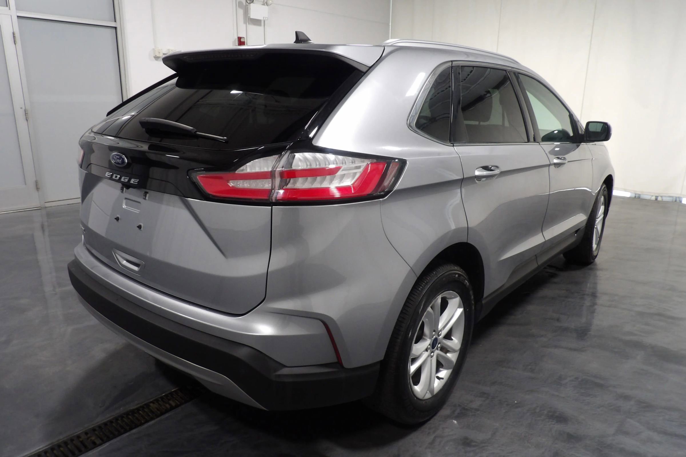 Used 2021 Ford Edge SEL w/ Convenience Package FWD image 4