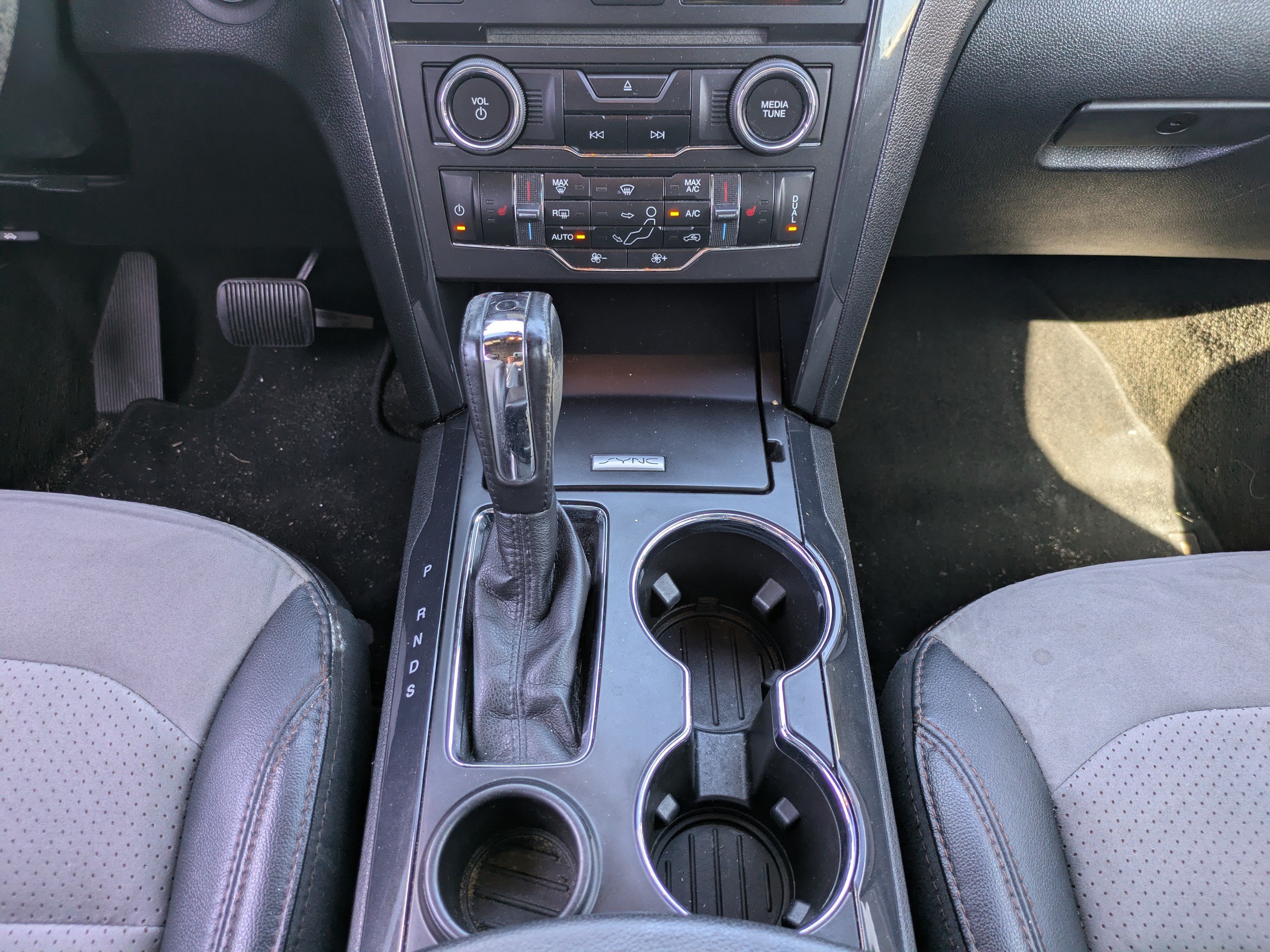 Used 2017 Ford Explorer XLT w/ Equipment Group 202A FWD image 18