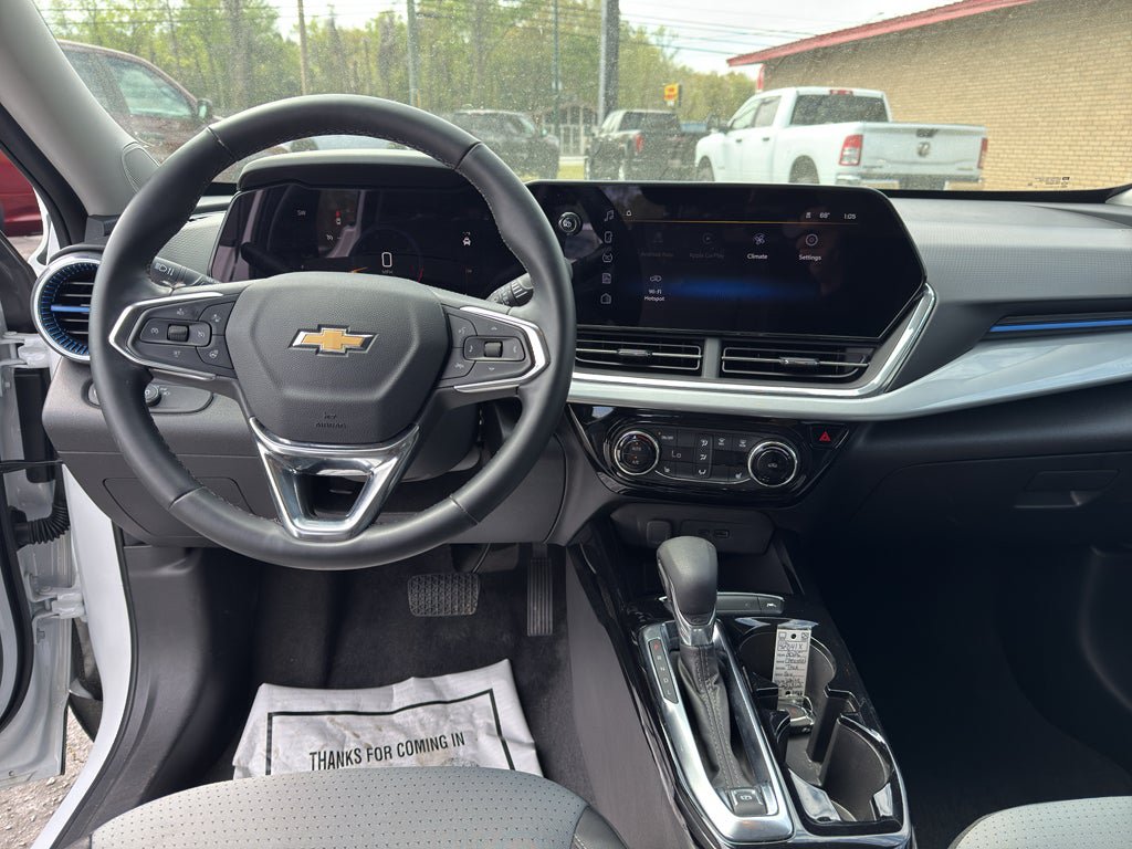 Used 2025 Chevrolet Trax LT w/ LT Convenience Package FWD image 23