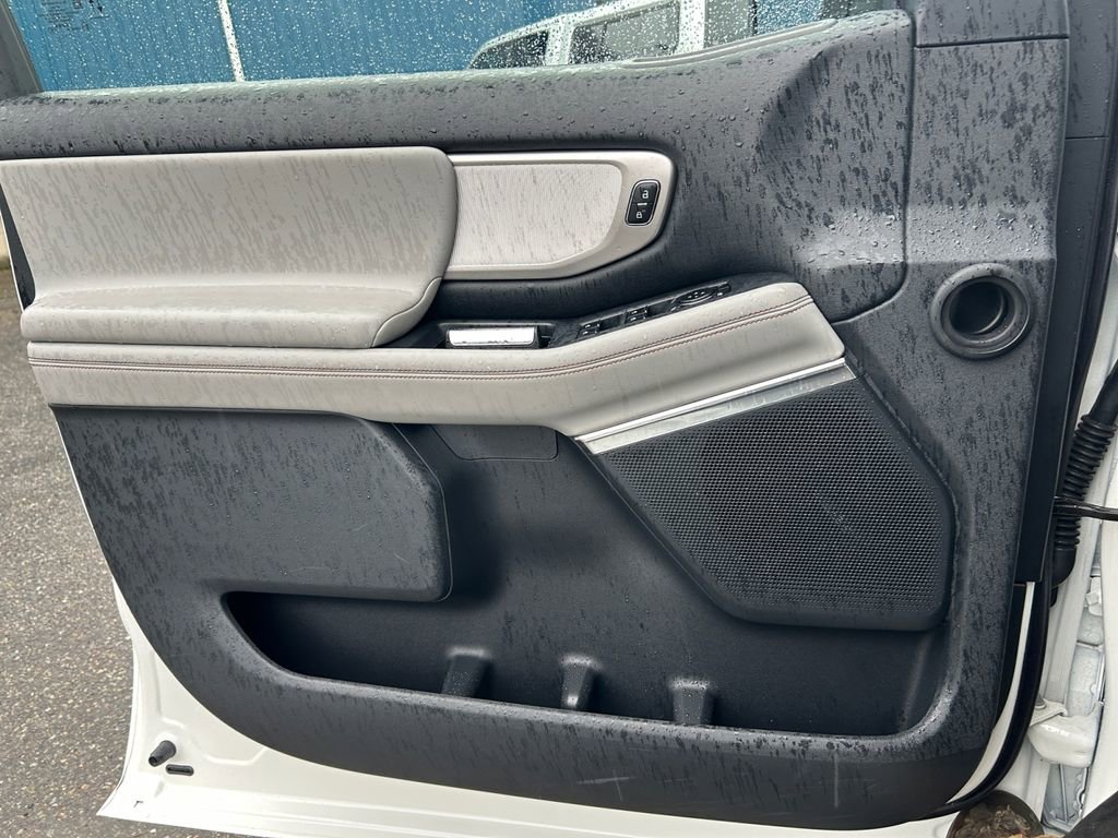 Used 2025 Ford Expedition Active image 22
