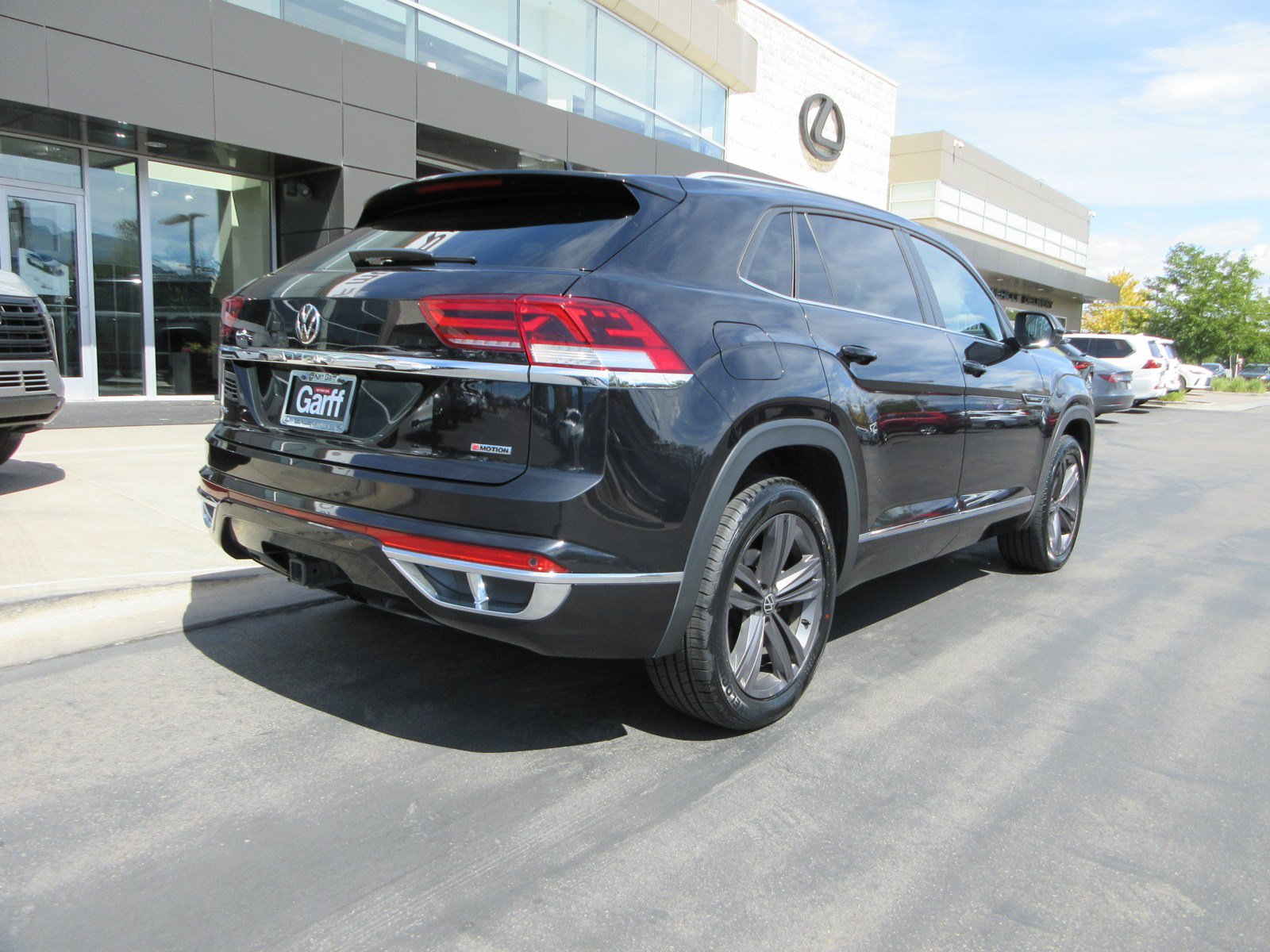 Used 2020 Volkswagen Atlas Cross Sport SE w/ Towing Package AWD/4WD image 11