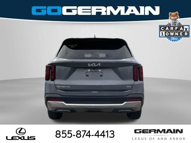Used 2024 Kia Sorento S image 7