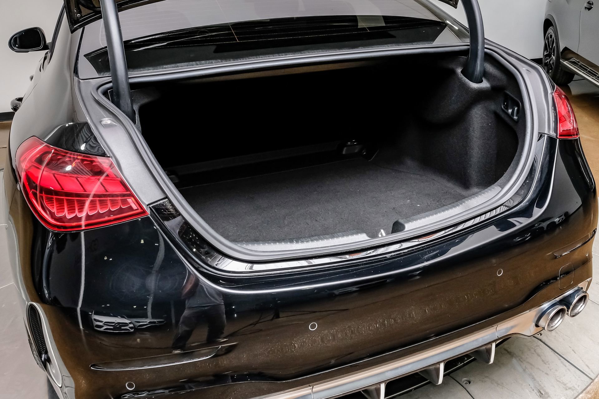 Used 2024 Mercedes-Benz C 43 AMG 4MATIC Sedan w/ Driver Assistance Package image 55