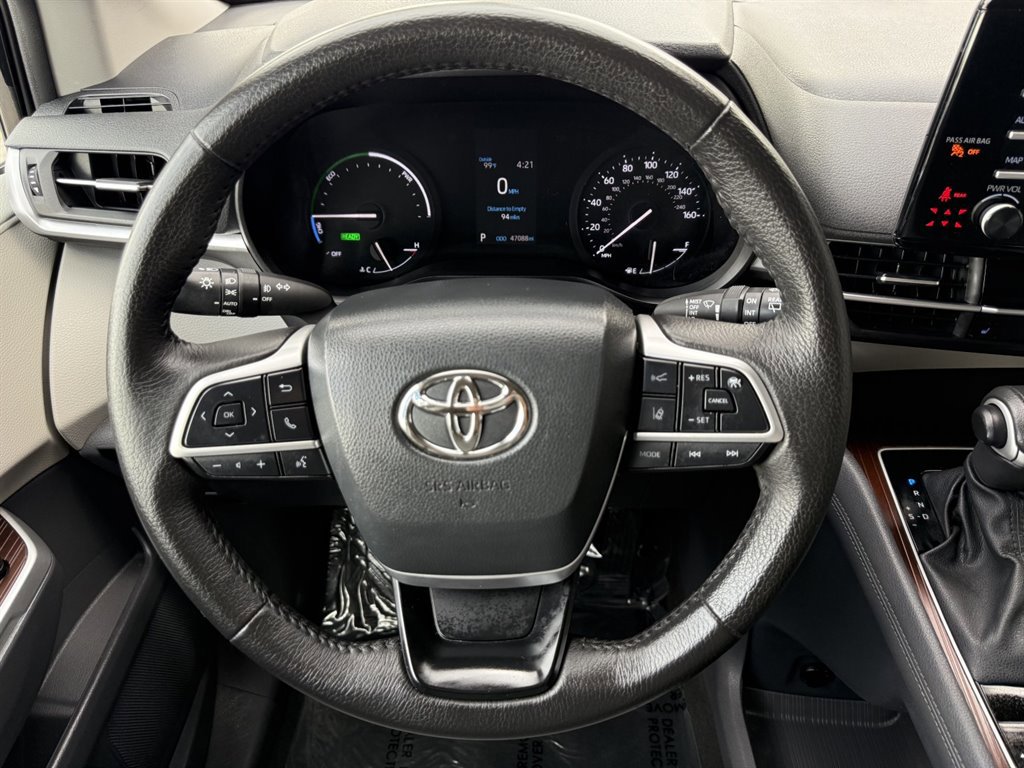 Used 2023 Toyota Sienna XLE image 29