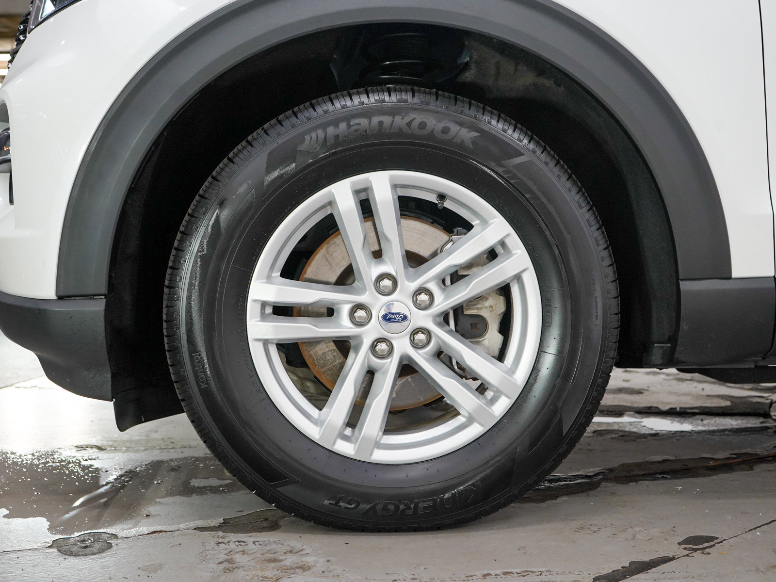 Used 2024 Ford Explorer XLT w/ Equipment Group 202A AWD/4WD image 28
