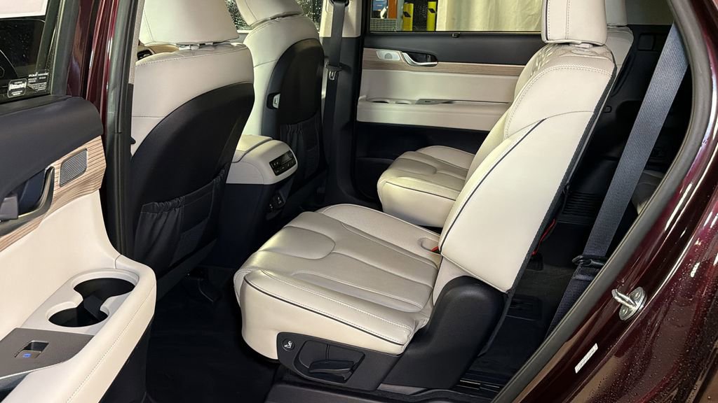 Used 2021 Hyundai Palisade Limited image 17