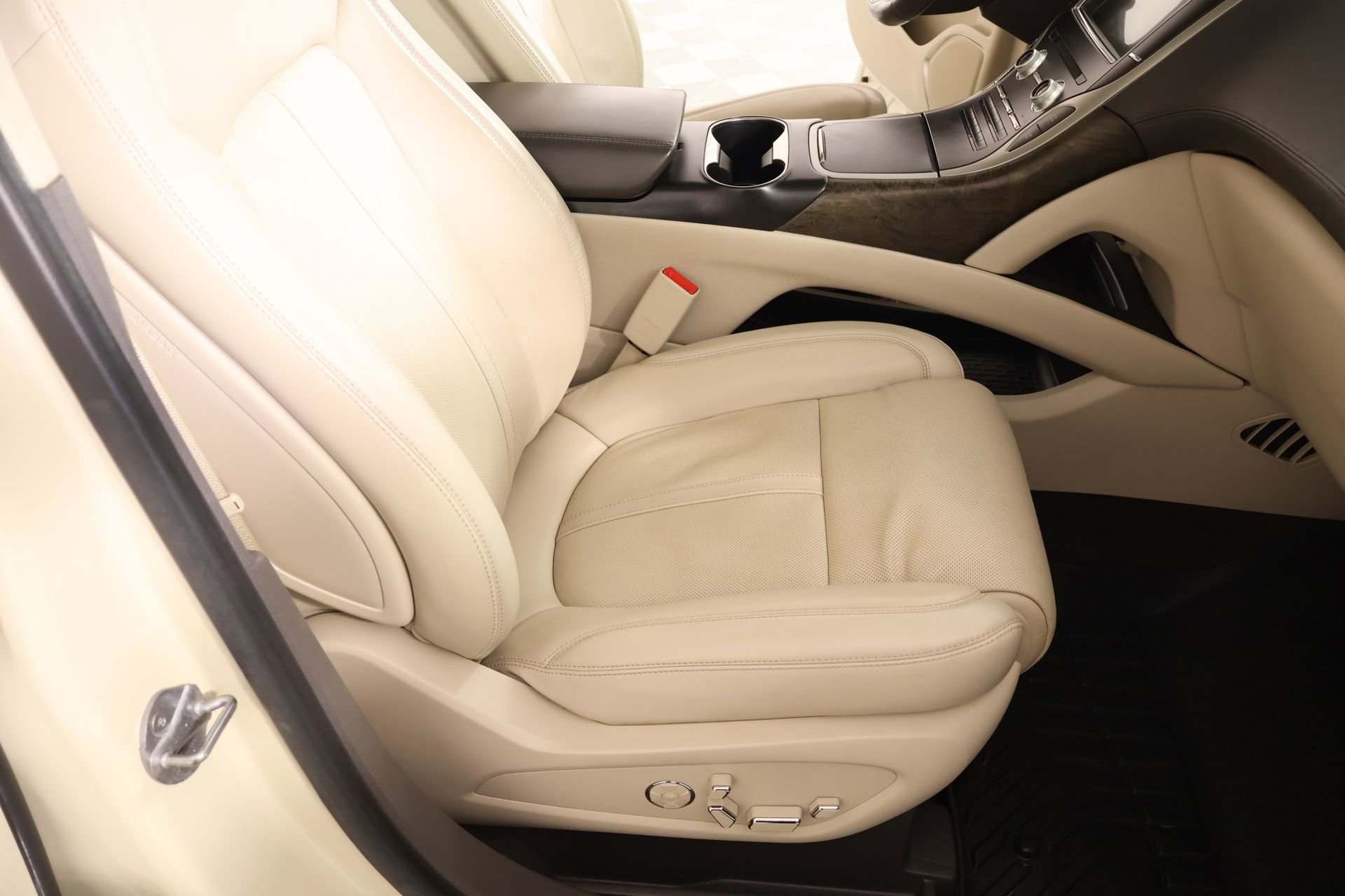Used 2018 Lincoln MKX Reserve w/ Driver Assistance Package FWD image 13