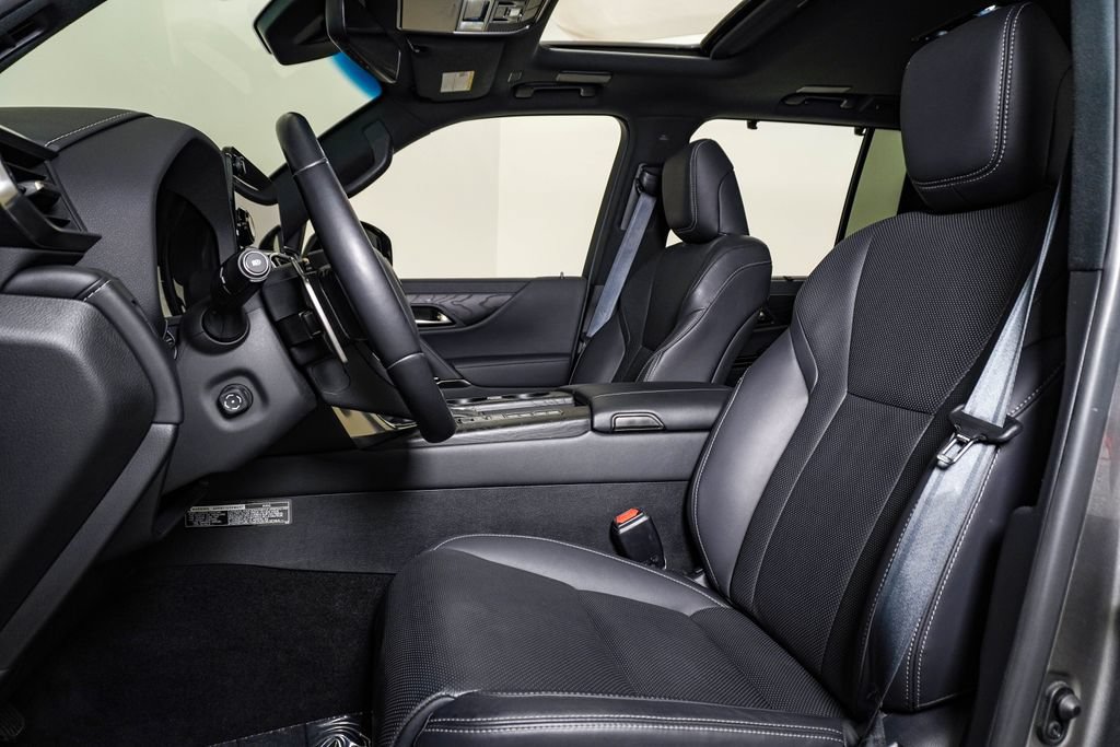 Used 2023 Lexus LX 600 4WD w/ Appearance Package image 20